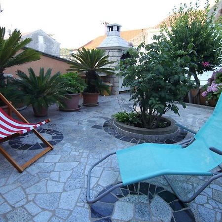 App With A Lovely Patio Apartment Mali Losinj Exterior photo