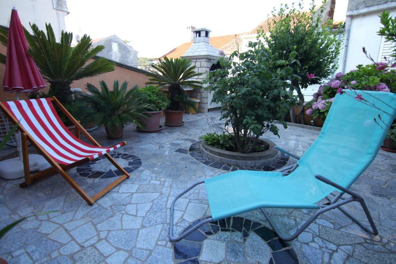 App With A Lovely Patio Apartment Mali Losinj Exterior photo