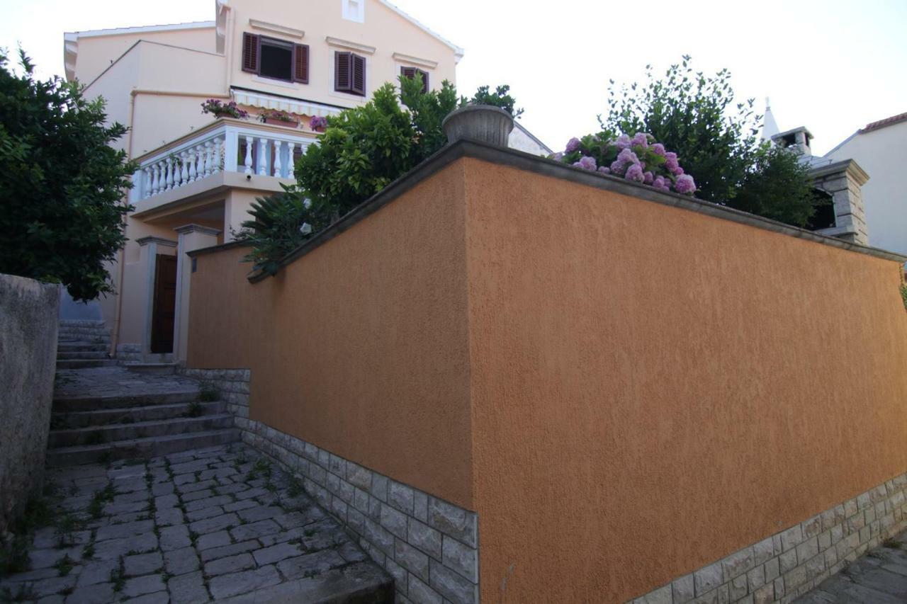 App With A Lovely Patio Mali Losinj Exterior photo