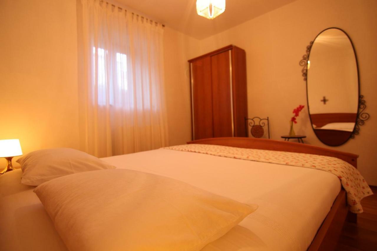 App With A Lovely Patio Mali Losinj Exterior photo