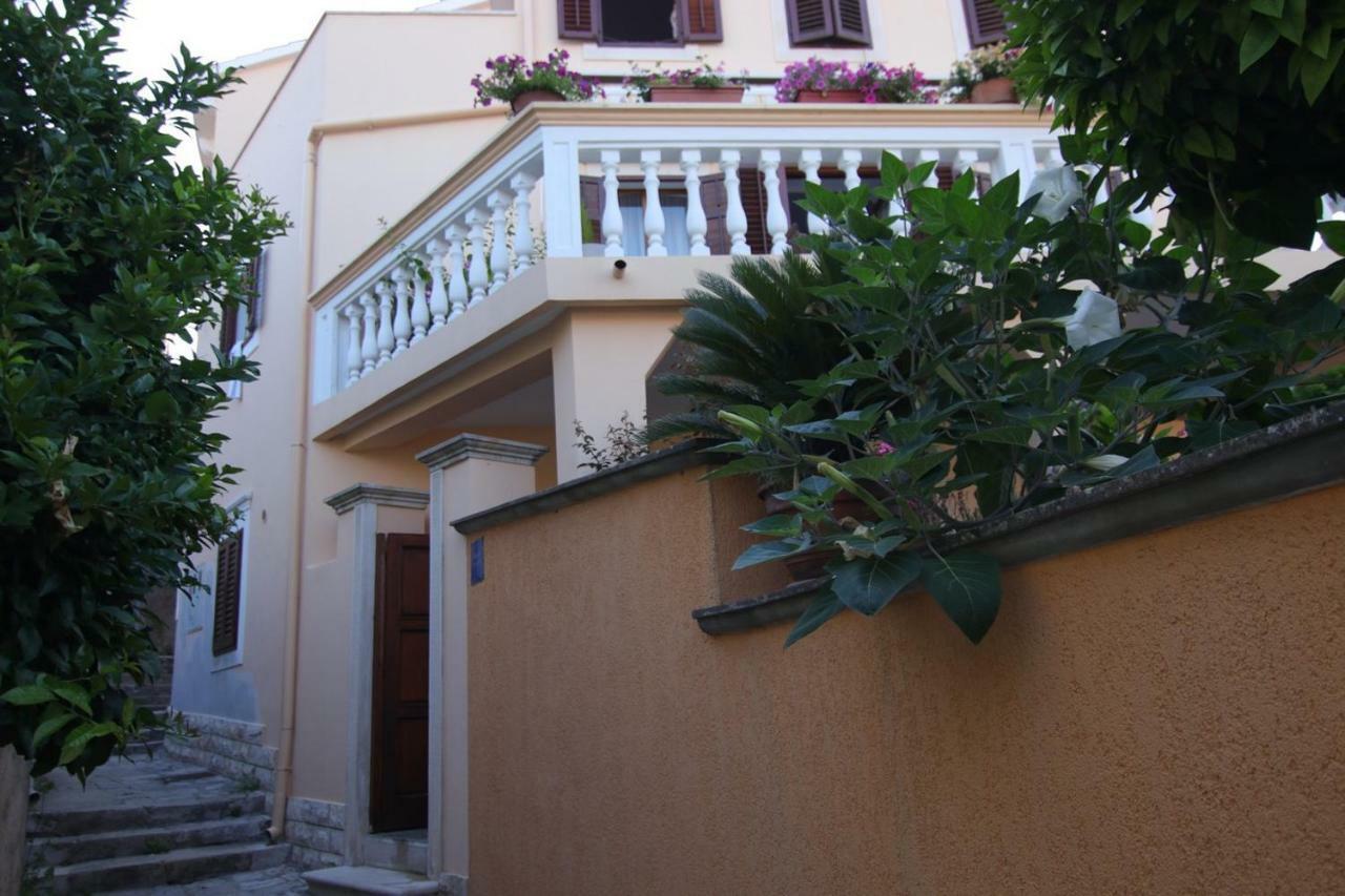 App With A Lovely Patio Apartment Mali Losinj Exterior photo