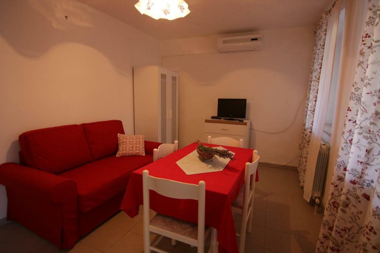 App With A Lovely Patio Apartment Mali Losinj Exterior photo