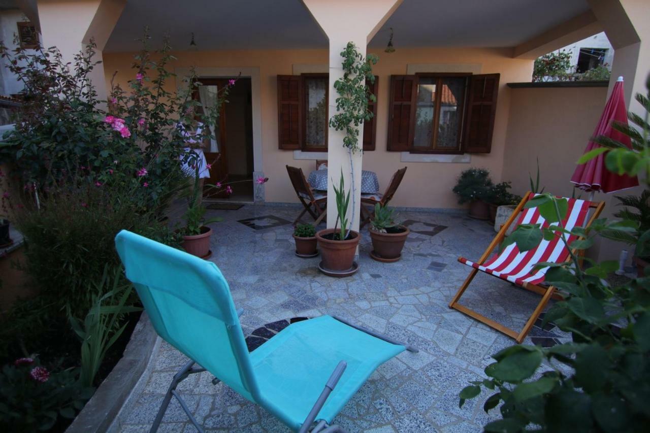 App With A Lovely Patio Apartment Mali Losinj Exterior photo